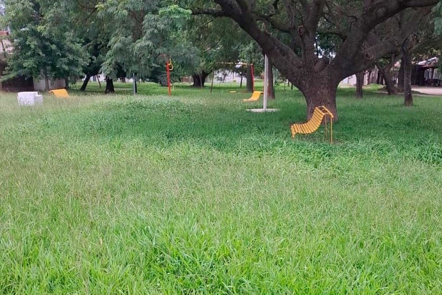 Bancos y juegos casi inutilizables.