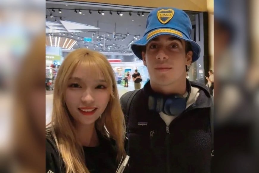 Colapinto aterrizó en Shanghai para disputar el Gran Premio de China, segunda fecha del año.