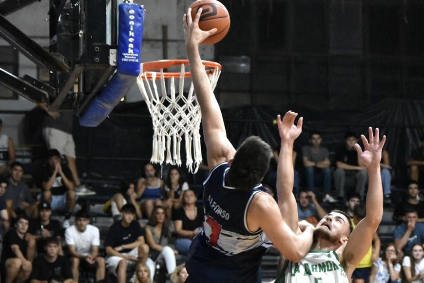 Gimnasia reaccionó en el cuarto final y festejó ante su público. Foto: Prensa CAB.