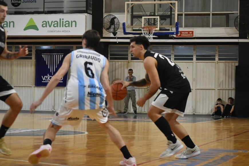 Alma tuvo un sólido estreno con triunfo en el Enzo Scocco. Foto: Prensa AR.