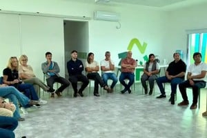 La diputada provincial se reunió con intendentes y presidentes comunales que conforman el Consorcio de Gestión Integral de Residuos Sólidos Urbanos (GIRSU) de la Microrregión 5J. Foto: Gentileza.