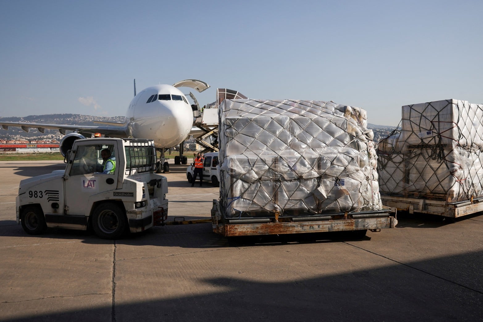 Envío de ayuda de la Unión Europea y UNICEF. Créditos: REUTERS/Khalil Ashawi