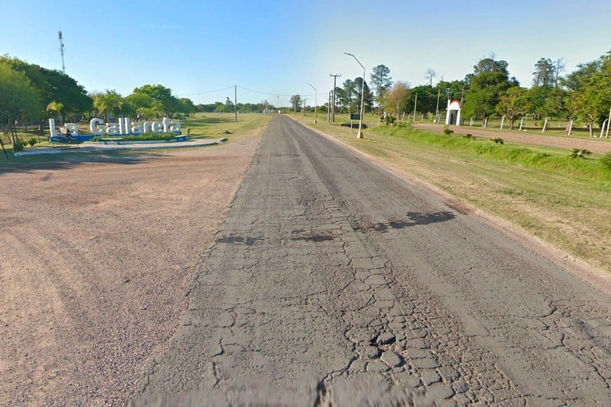 El gobernador Maximiliano Pullaro anticipó que el Gobierno Provincial llevará a cabo la reconstrucción de 15 kilómetros de la Ruta 83s que une la Ruta Nacional 11 con la comunidad de La Gallareta. 

El presupuesto actualizado que afrontará la Provincia será mayor a 3.235 millones de pesos. Este proyecto va a mejorar la seguridad vial y a potenciar la conectividad productiva del departamento Vera.

Al respecto, el gobernador Maximiliano Pullaro destacó la importancia de la obra y su inversión: “Es una obra que el norte santafesino esperaba hace años. En Santa Fe no nos detenemos; porque aquí invertimos fondos propios para generar crecimiento, desarrollo y atender las necesidades de infraestructura de cada localidad. Cuando no hay corrupción en el Estado, las obras públicas aparecen”.

Y agregó que “esta intervención de 15 kilómetros en la Ruta 83-S no sólo va a mejorar la seguridad de quienes transitan a diario, sino que va a aportar empleo e impulso directo a las economías regionales.