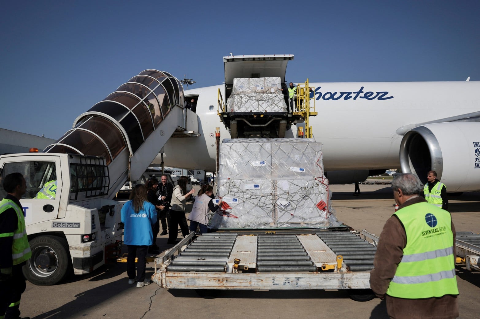 Suministros de ayuda tras una escalada entre Hezbolá e Israel en medio del conflicto entre Estados Unidos e Israel con Irán, en Beirut, Líbano. Créditos: REUTERS/Khalil Ashawi