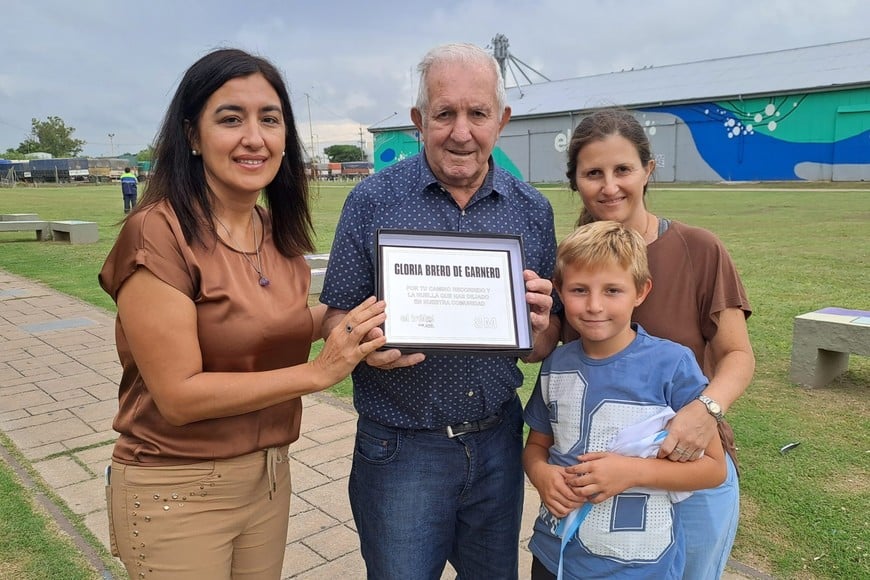 El Paseo de la Mujer sumó dos nuevas placas y el Museo inauguró una muestra artística