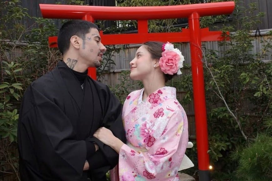 Duki junto a Emilia Mernes