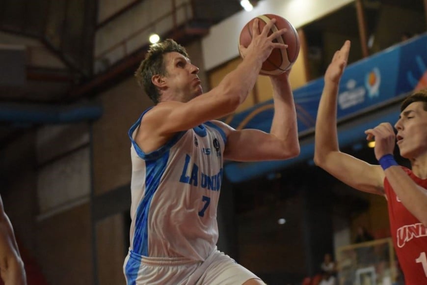 Alexis Elsener fue el goleador del partido con 22. Foto: LNB.