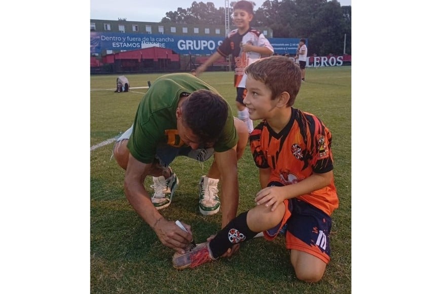 Lértora y sus autógrafos. Foto: gentileza.