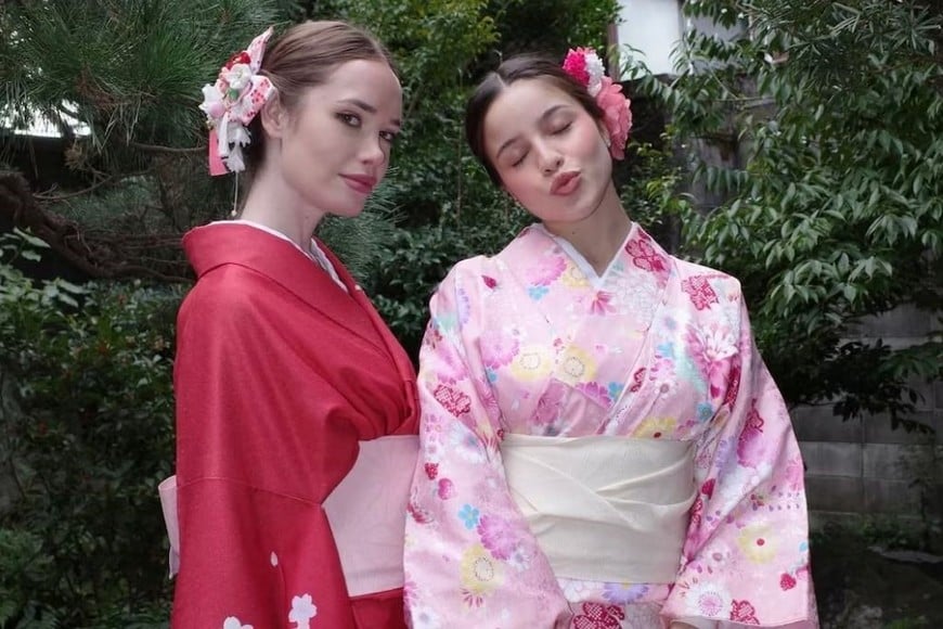 Emilia Mernes junto a la influencer Flor Vichich