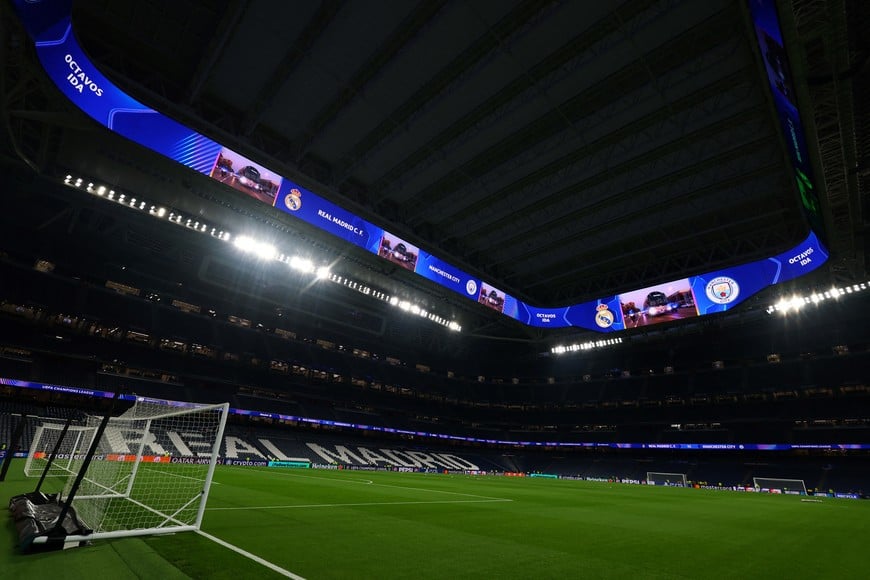 Soccer Football - UEFA Champions League - Round of 16 - First Leg - Real Madrid v Manchester City - Santiago Bernabeu, Madrid, Spain - March 11, 2026
General view inside the stadium before the match as the closed roof is seen Action Images via Reuters/Matthew Childs