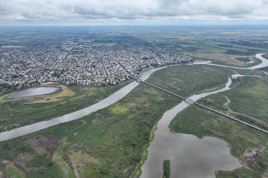 Vista de Santo Tomé, en el vértice inferior izquierdo, la laguna Juan de Garay. Fernando Nicola.