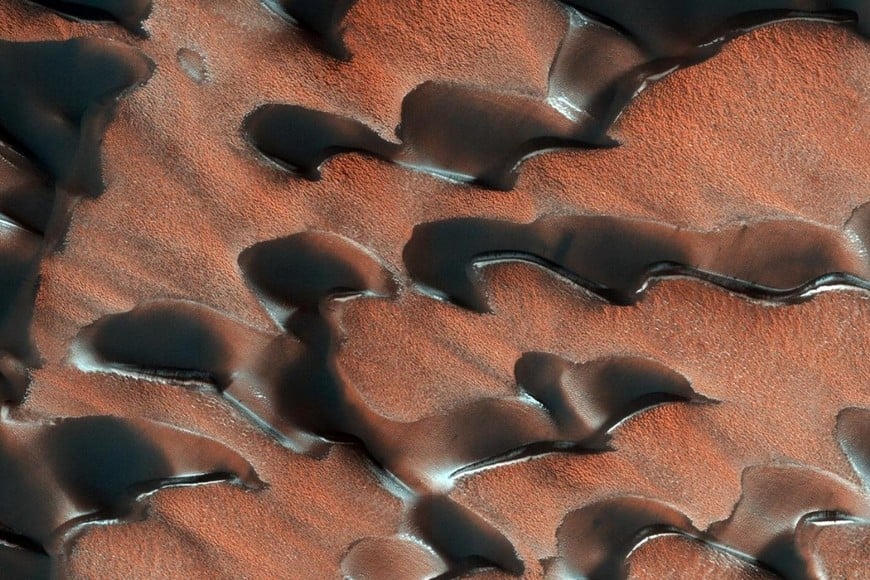 La agencia espacial mostró imágenes de la sonda Mars Reconnaissance Orbiter.