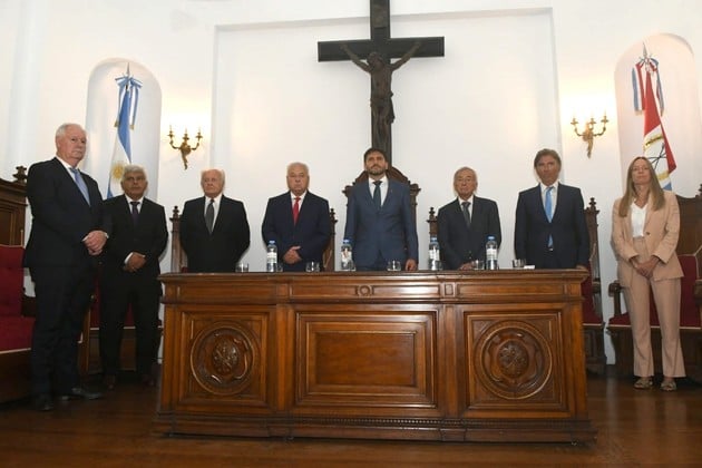 Gutiérrez encabezó el acto junto al gobernador Pullaro, y los ministros de la Corte Weder, Baclini, Spuler, Falistocco, Erbetta y Zabalza. Foto: Carolina Niklison