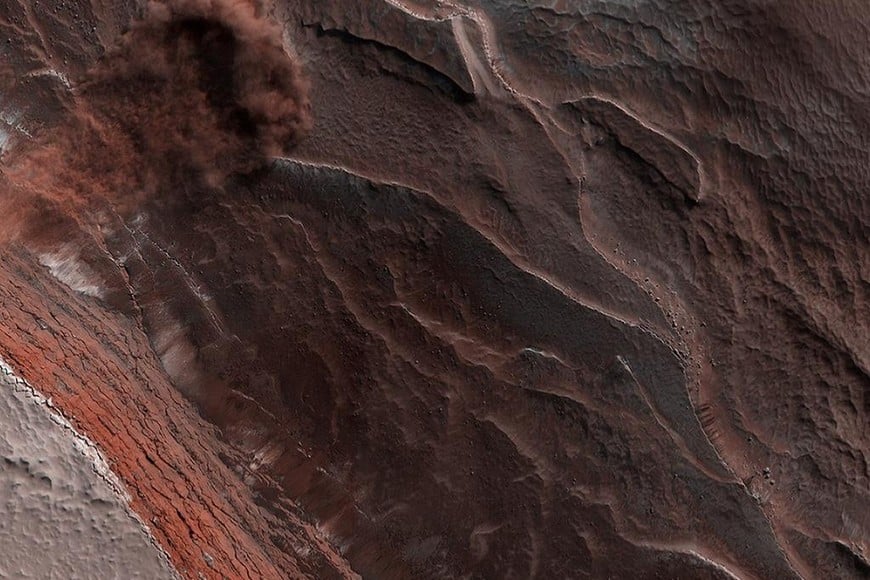 La agencia espacial mostró imágenes de la sonda Mars Reconnaissance Orbiter.