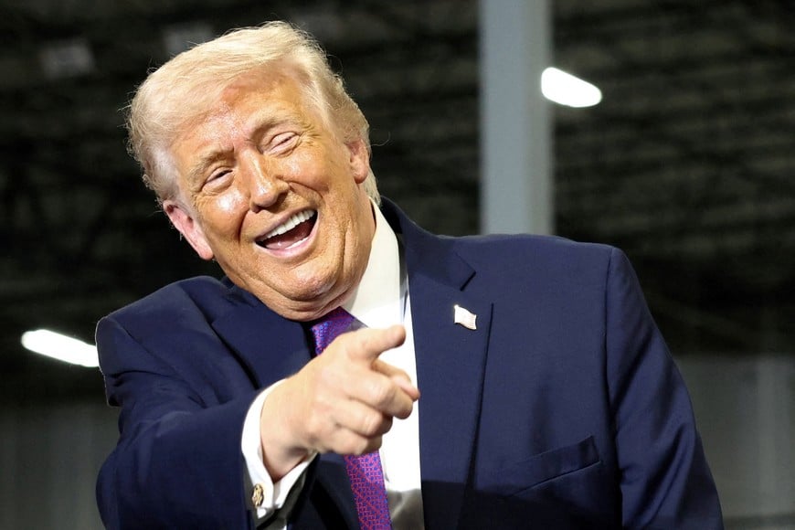 U.S. President Donald Trump gestures during a visit to Verst Logistics in Hebron, Kentucky, U.S., March 11, 2026. REUTERS/Kevin Lamarque     TPX IMAGES OF THE DAY
