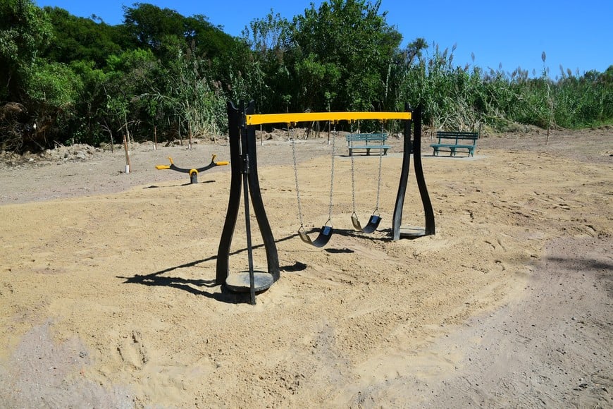 Hamacas y arena. Flavio Raina.