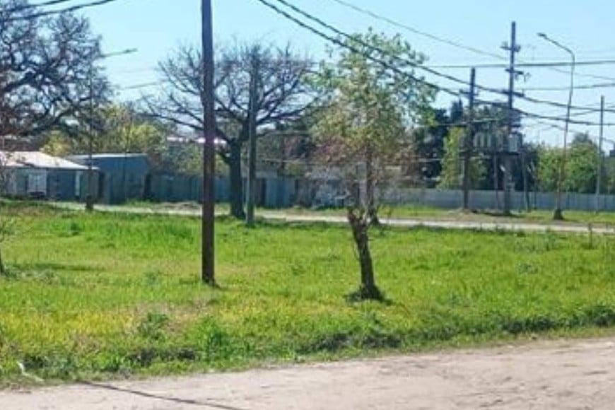 El precio base fijado para la venta conjunta de ambos terrenos es de 58.863 dólares