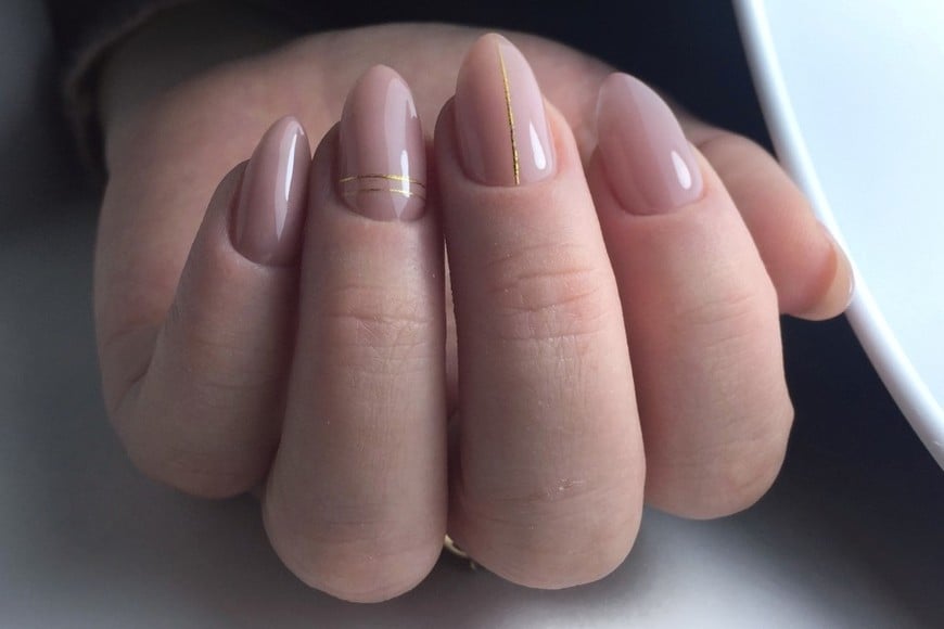 Tonos neutros y brillo delicado, ideales para cualquier look.