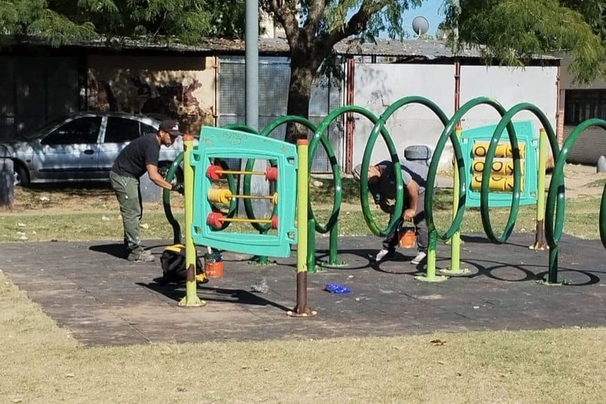 Mantenimiento de plazas del barrio. MCSF