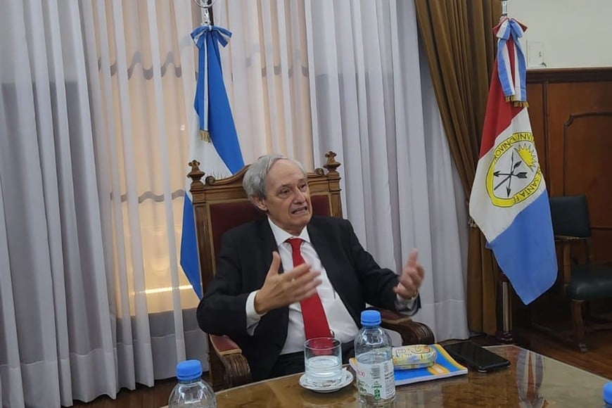 El jurista español disertó en la Corte Suprema santafesina, acompañado por Rodolfo Vigo.