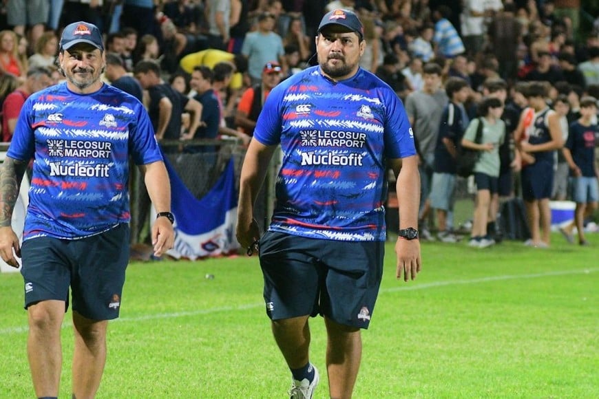 El "Chinchu", acompañado por Pablo Pfirter, otro de los entrenadores asistentes de Capibaras XV.
