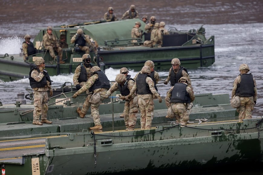 U.S. Army soldiers take part in a U.S.-South Korea joint river-crossing exercise, which is a part of the annual Freedom Shield joint military training, near the demilitarized zone separating South and North Korea, in Yeoncheon, South Korea, March 14, 2026. REUTERS/Kim Soo-hyeon