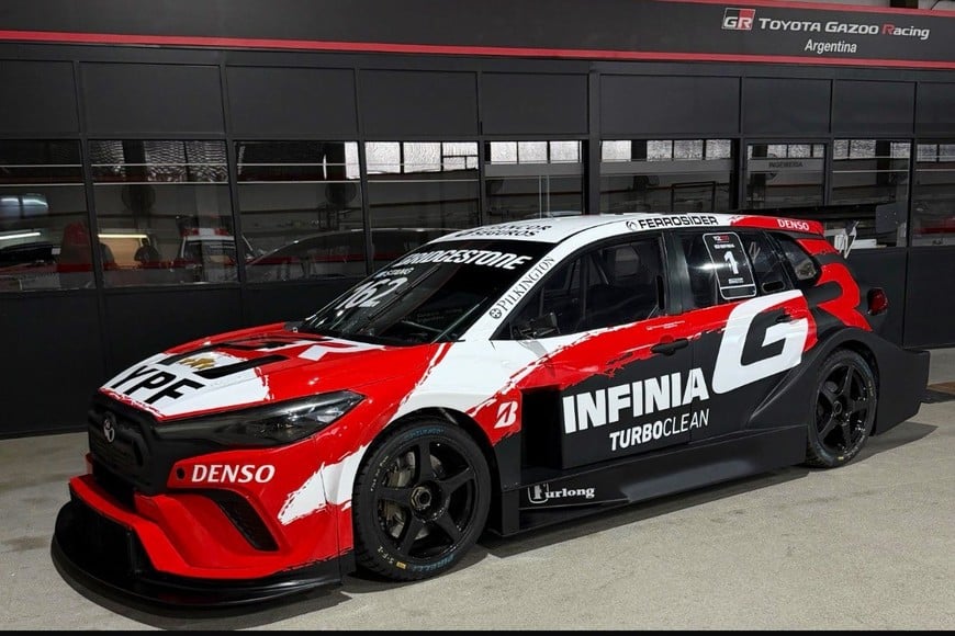 El segundo lugar quedó en manos del Matías Rossi, seis veces campeón de la categoría, que con el Toyota Corolla Cross GR-S del equipo Toyota Gazoo Racing