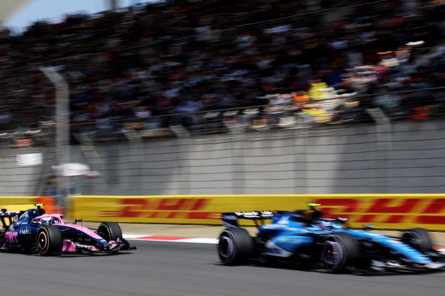 Formula One F1 - Chinese Grand Prix - Shanghai International Circuit, Shanghai, China - March 14, 2026
Alpine's Franco Colapinto and Williams' Carlos Sainz Jr. in action during the sprint race REUTERS/Go Nakamura