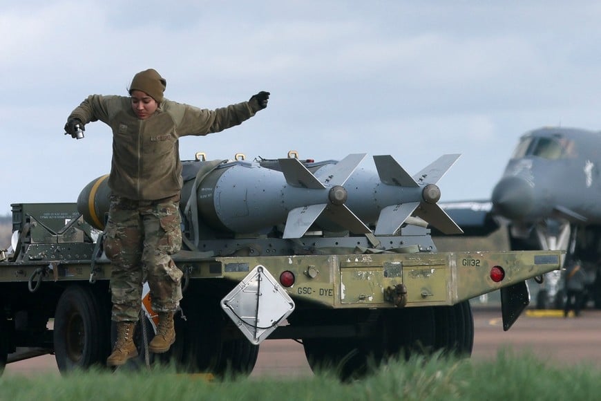 A member of the ground crew jumps as they work with munitions from a USAF B1 B bomber at RAF Fairford airbase, used by USAF personnel, amid the U.S.–Israeli conflict with Iran, in Fairford, Gloucestershire, Britain, March 15, 2026. REUTERS/Jack Taylor