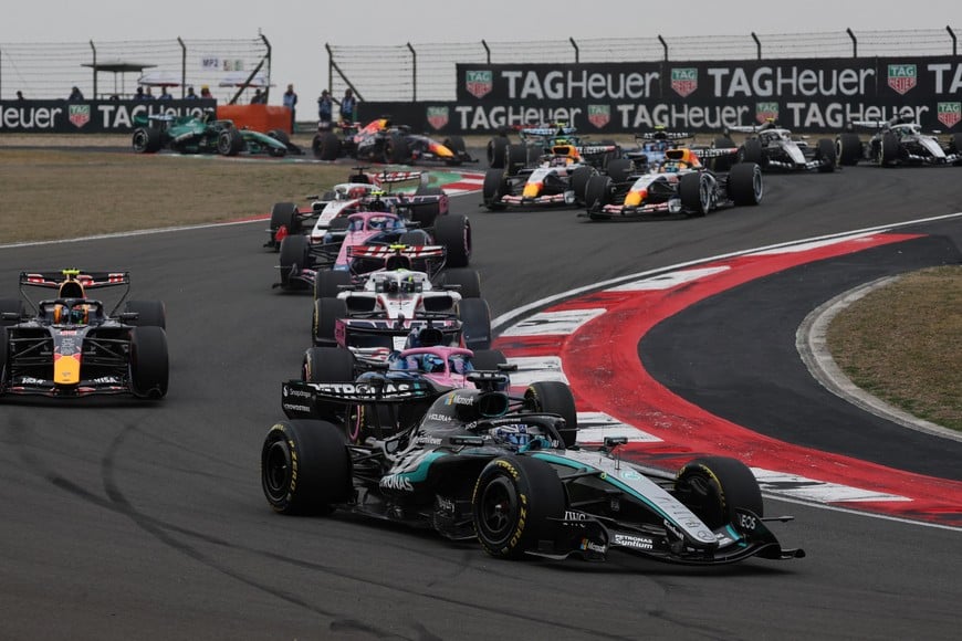 Formula One F1 - Chinese Grand Prix - Shanghai International Circuit, Shanghai, China - March 15, 2026
Mercedes' George Russell, Alpine's Pierre Gasly, Red Bull's Isack Hadjar, Haas' Oliver Bearman, Alpine's Franco Colapinto and drivers in action during the race REUTERS/Go Nakamura