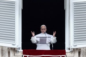 Tras rezar el Ángelus desde el estudio del Palacio Apostólico, el Papa hizo un llamamiento a un alto el fuego en la región, sacudida durante más de dos semanas por el conflicto entre la coalición israelí-estadounidense e Irán. Foto: REUTERS / Matteo Minnella.