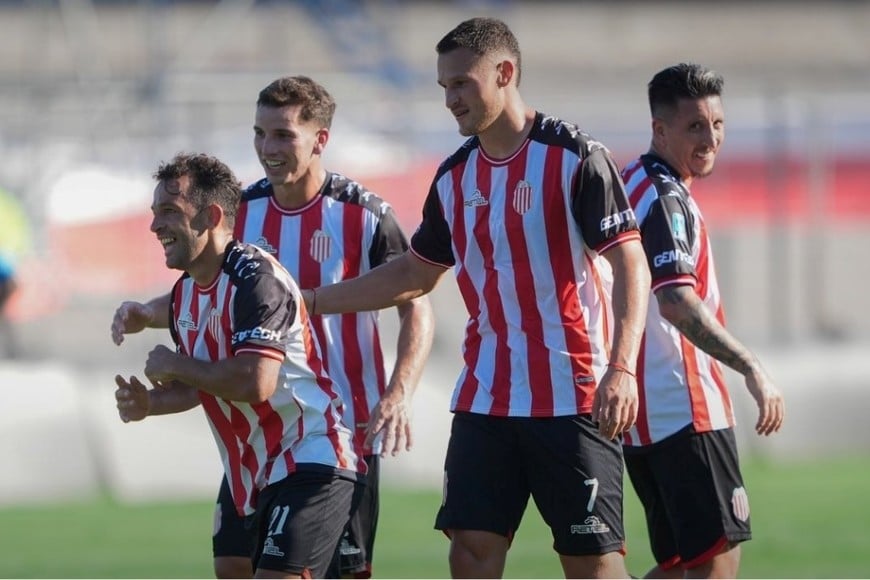 Lucas Gamba marcó el 2-1 de Barracas Central ante Atlético Tucumán.
