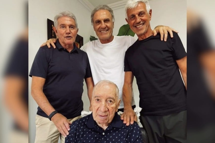 Claudia, Burruchaga, Ruggeri, Giusti y Nery Pumpido en el cumple 88 de Bilardo