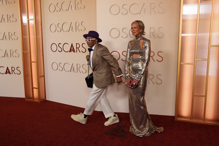 Spike Lee and Tonya Lewis Lee pose  on the red carpet during the Oscars arrivals at the 98th Academy Awards in Hollywood, Los Angeles, California, U.S., March 15, 2026. REUTERS/Daniel Cole