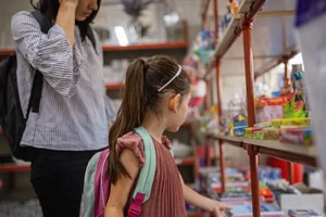 En febrero, el costo de criar a un niño de 6 a 12 años alcanzó $616.484, con un aumento del 1,42%, reflejando el impacto de la escolarización en los gastos.