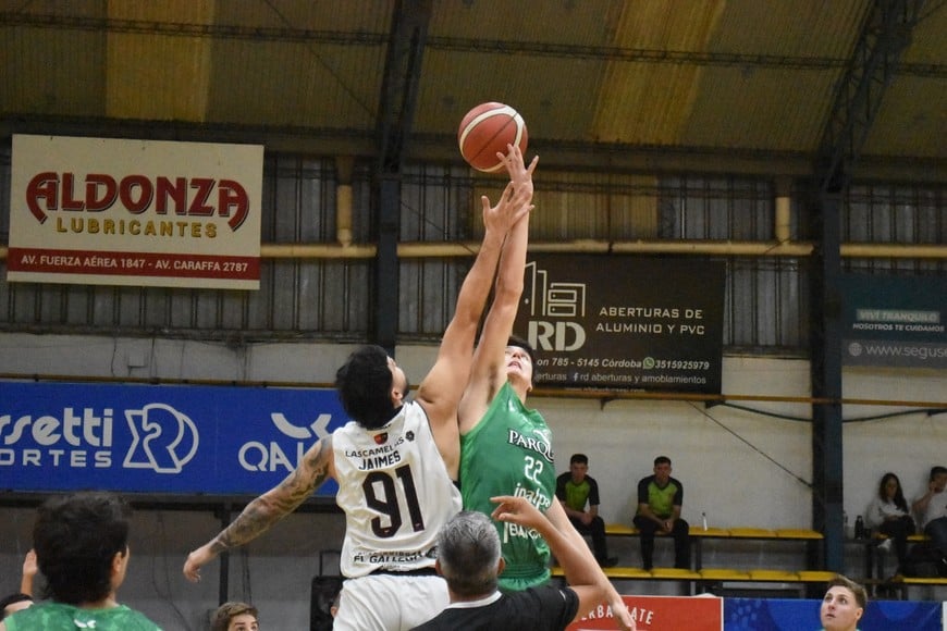 Colón podría asegurar esta noche su permanencia si pierde Huracán Las Heras. Foto: LNB.