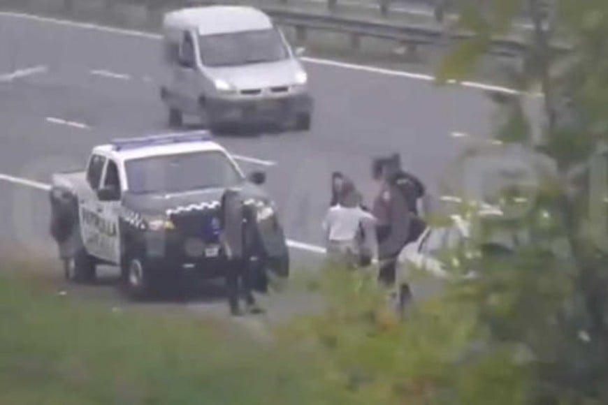 La mujer estaba desorientada y no supo retomar el camino correcto del tránsito.