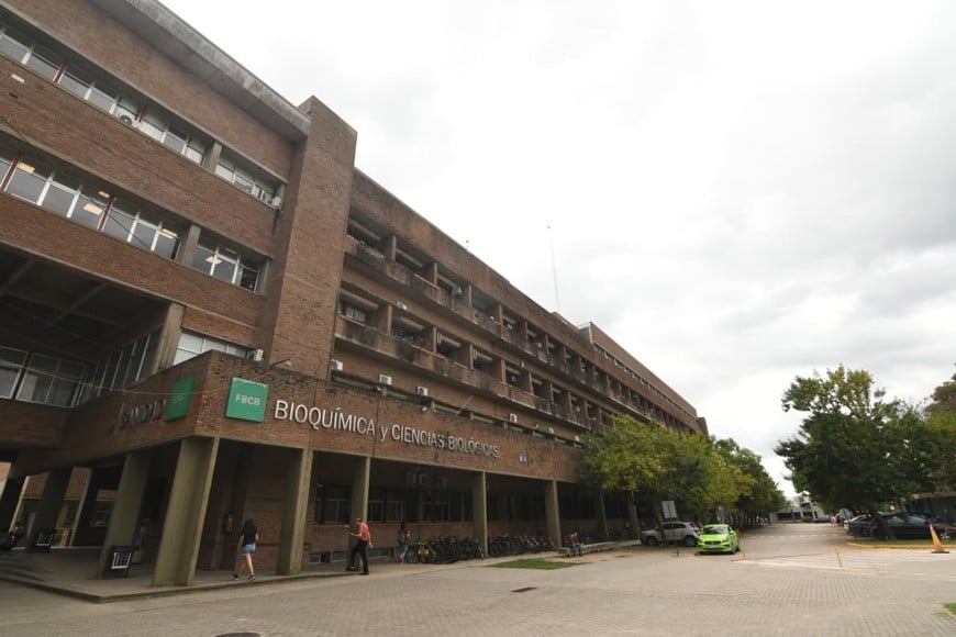 Ciudad Universitaria desértica en una postal de este martes por la mañana. El gremio calcula el acatamiento entre "el 80 y el 90%" en los claustros de Santa Fe. Foto: Carolina Niklison