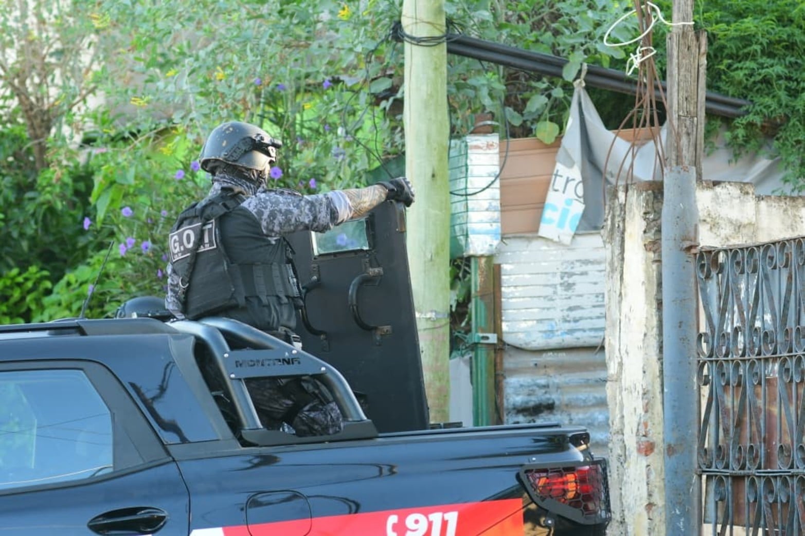 La policía de Santa Fe estableció un fuerte cordón de seguridad.