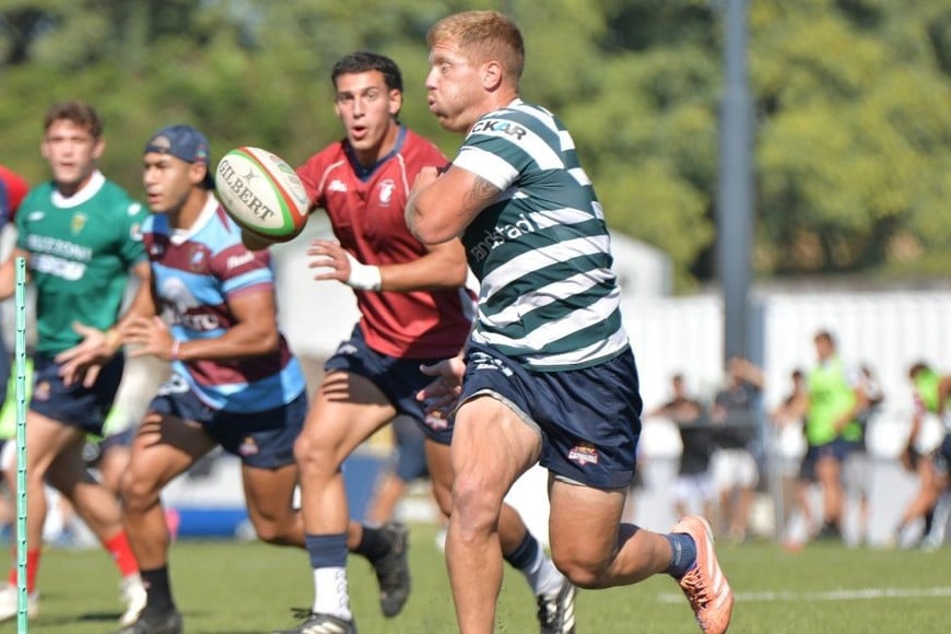 El "Colo" Dogliani, con la del Jockey rosarino, ya soltó el pase.