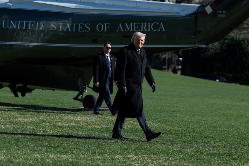 U.S. President Donald Trump returns to the White House from Dover, Delaware, folllowing a dignified transfer ceremony, in Washington, D.C., U.S., March 18, 2026. REUTERS/Evelyn Hockstein