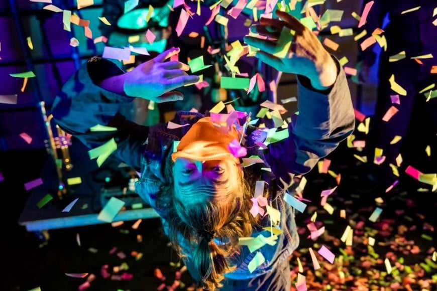 “Rewind”: espectáculo de la compañía londinense Ephemeral Ensemble, dirigida por Ramon Ayres, sobre memoria y derechos humanos, tomando como referencia la antropología forense