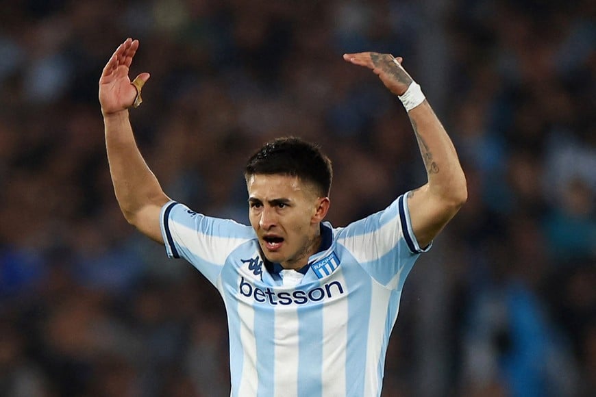 Soccer Football - Copa Libertadores - Quarter Final - Second Leg - Racing Club v Velez Sarsfield - Estadio Monumental Presidente Peron, Avellaneda, Argentina - September 23, 2025
Racing Club's Gabriel Rojas celebrates their first goal scored by Santiago Solari REUTERS/Agustin Marcarian