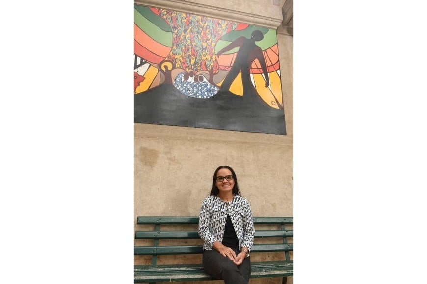 Un mural por la memoria pintado por la artista y docente luce desde 2022 en el patio de la escuela Industrial Superior de Santa Fe (UNL). Foto: Di Salvatore