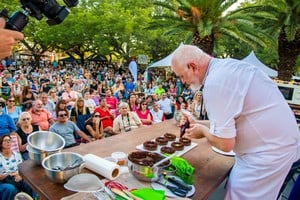 Con la clase magistral de Osvaldo Gross, Esperanza consolidó el éxito de la feria "Comemos"