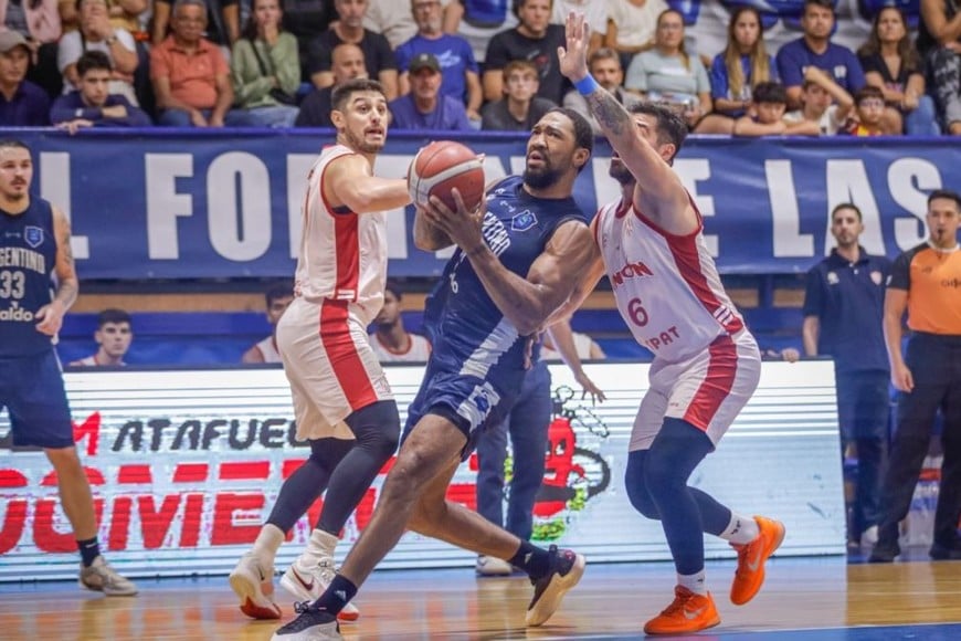 Unión vuelve a jugar el lunes ante Olímpico en Santa Fe. Foto: LNB.