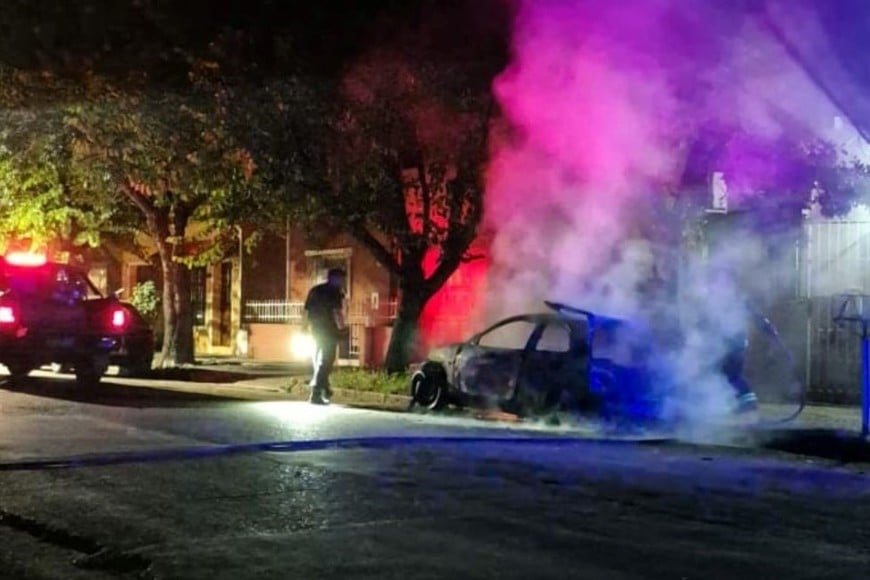 El momento de la interverción de los bomberos. Foto: Gentileza