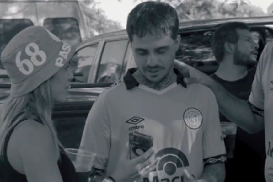 El momento en que Sofía le pasa el número de teléfono a Fede, hincha de Belgrano