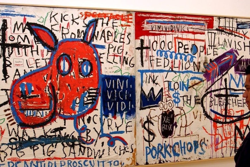 Un visitante ante el cuadro "Melaza". Foto: EFE