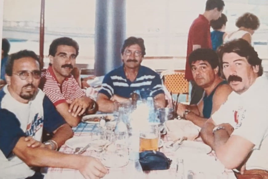 Una mesa bien futbolera. Gentileza